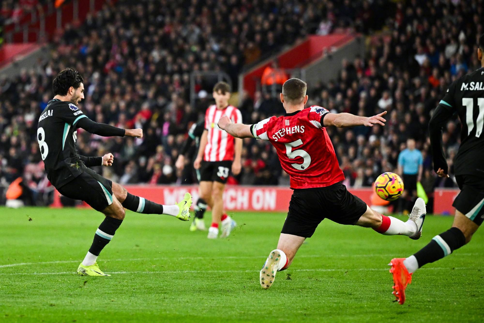 开云体育-萨拉赫意外战胜日本队，锐不可当引爆全场！