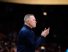 开云体育-Karsa在掘金比赛中锐不可当，败北引发热议！热度持续攀升(英雄联盟karsa去哪里了)